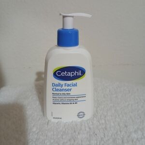 Cetaphil  Facial Cleanser, Normal to Oily Skin, 8 fl oz (237 ml)
